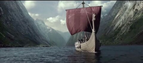 Navio viking num fiorde