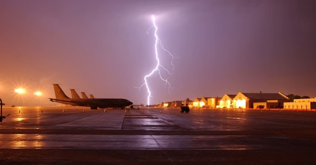 altitude de voo avião meteorológico