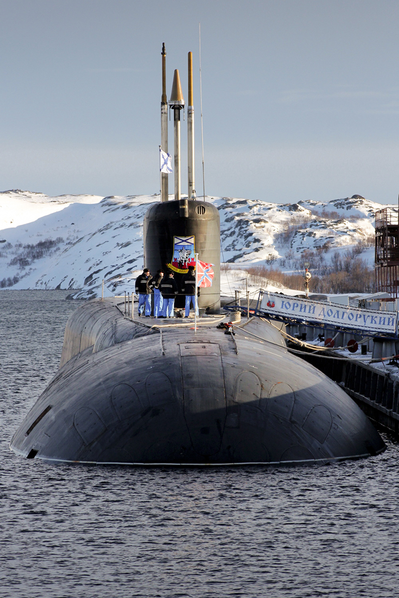 O submarino nuclear de ataque de longa distância «Iouri Dolgorouki» acolhe equipas que estão a treinar a utilização de novos sistemas. © Mil.ru